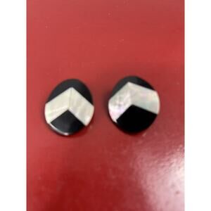 Black & White Round Stud Earrings‎